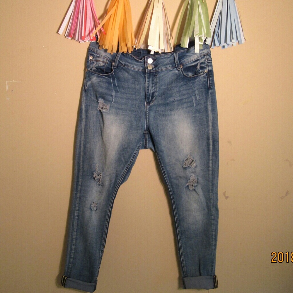 Ripped cuffed jeans